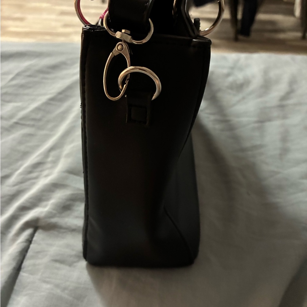 Disney Parks The Incredibles Edna Mode black and pink crossbody handbag - Picture 4 of 4
